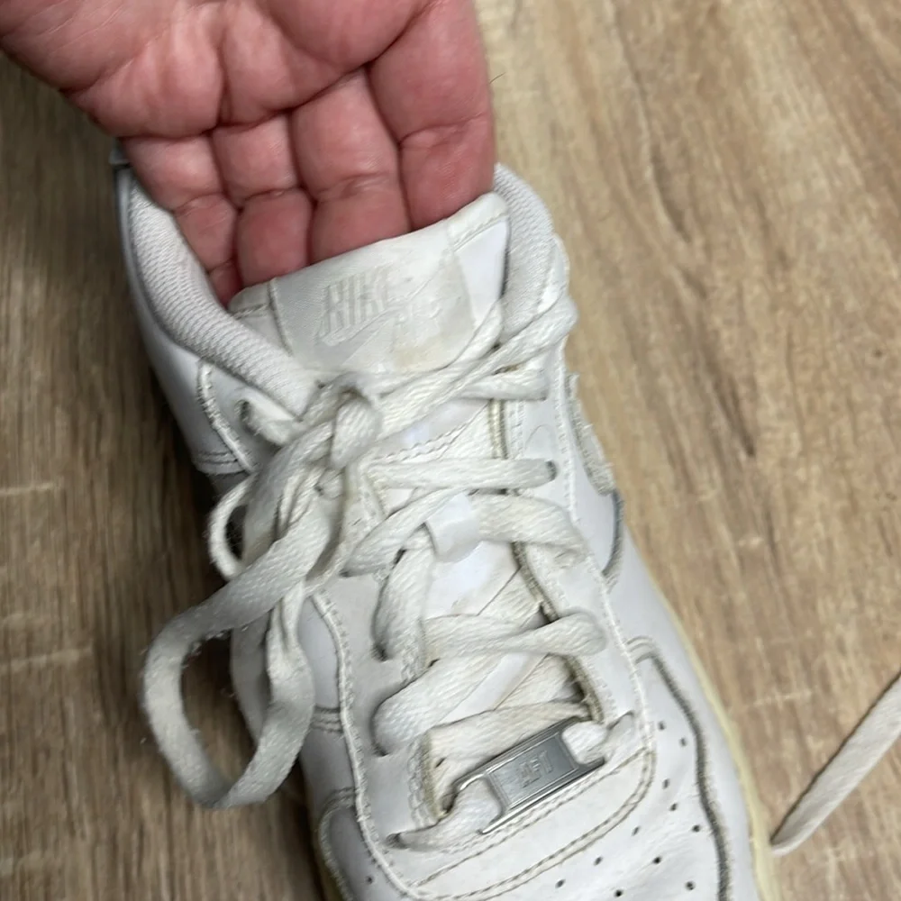 NIKE Air Force 1 Unisex Youth Sneakers White on White Leather Basketball Size 7Y - Picture 7 of 11